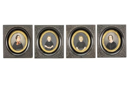 vier antike Miniaturen, jeweils mit einem Porträt 