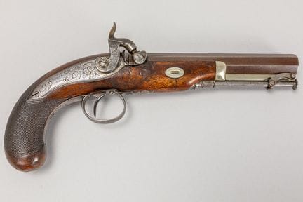 pistola d'epoca non militare con la scritta "James
