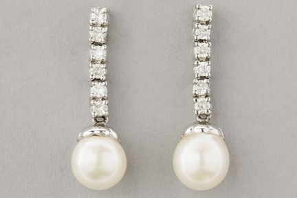 coppia di eleganti orecchini in oro bianco (18 car