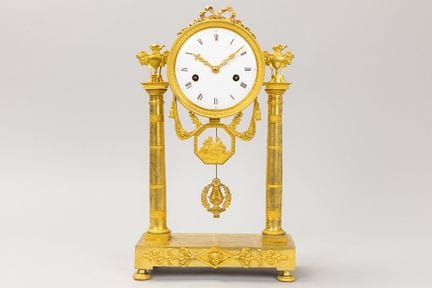 Reloj neoclásico de finales del siglo XVIII, de br