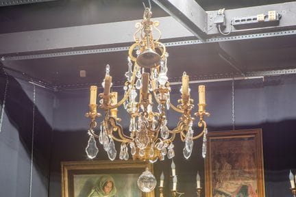 Maison Bagues - 巴黎（路易十五风格）风格的枝形吊灯，采用镀金金属和水晶制成——附有枫