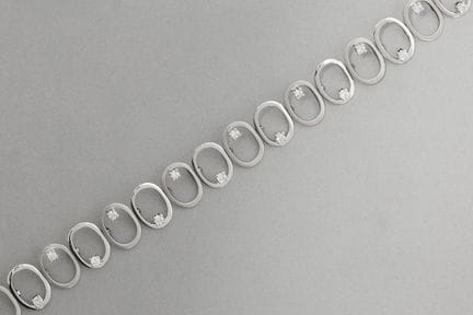 bracciale dal design moderno in oro bianco (18 car