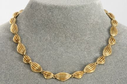 Collana firmata Nina Ricci in vermeil

Collana NIN