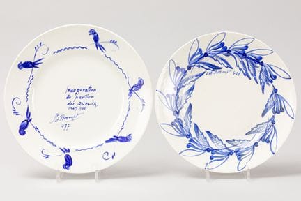 due piatti in ceramica con decorazioni di G. Van d