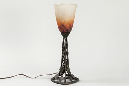 Lampe Art déco signée Schneider, en fer forgé et p