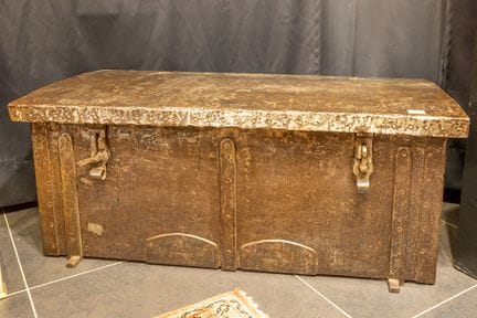 Französische Truhe aus Eisen aus dem 19. Jahrhunde