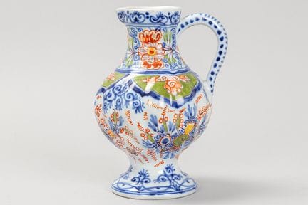 brocca antica in maiolica di Delft con marchio, co