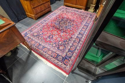 Persian Mashad in wool with classic design

Perzis