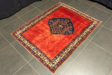 'antique' Persian dozar in wool 

'Antieke' Perzis