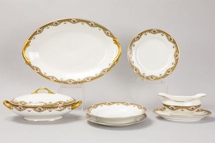 dinnerset (47 pcs) in Limoges marked porcelain

47