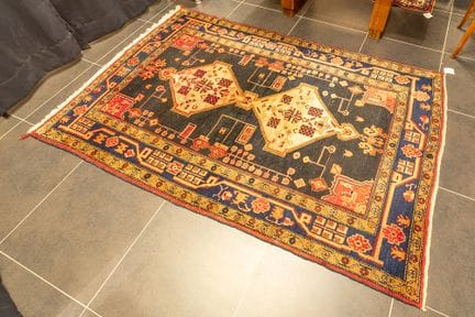 Persian Kolyae pardeh in wool

Perzische Kolyae me