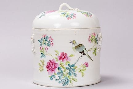 19th Century Chinese lidded jar in porcelain with 
