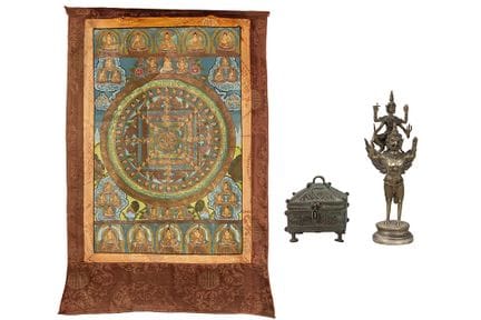 three Asian items 

Lot (3) Aziatische items, een 