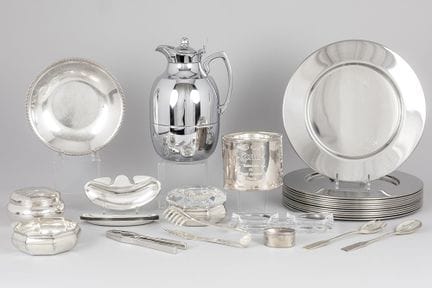 several pcs of silverplated metal

Lot verzilverd 