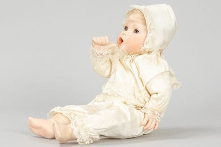 baby doll with head in porcelain

Babypop met hoof