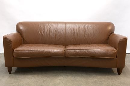 Divano Giorgetti in pelle con marchio

Divano di d