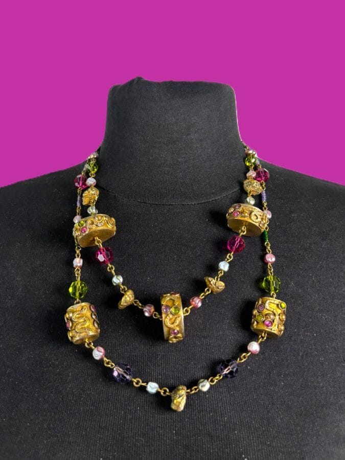HENRY Collier à 2 rangs à motifs en métal doré  strass multicolores et perles nacrées - signé
52 cm