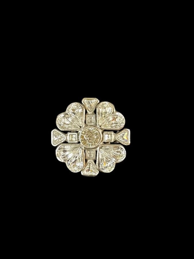 CHANEL Four-leaf clover pendant in silver-patinated metal with rhinestones—branded
Diameter: 2.5 cm