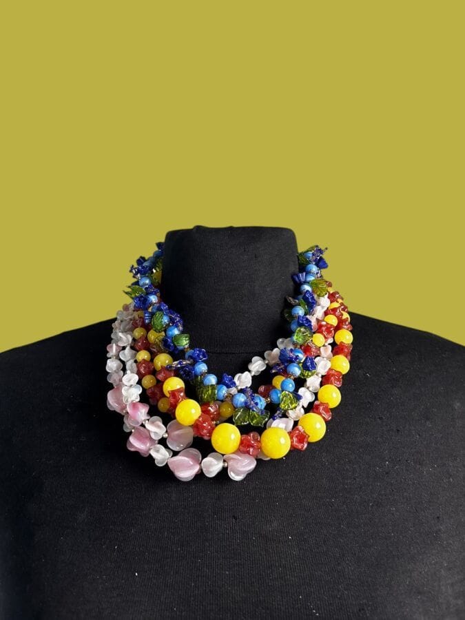 ROUSSELET 3 Colliers de perles de verre de couleur dont 2 de deux rangs  - non signés 
Ht 21 à 27 cm
