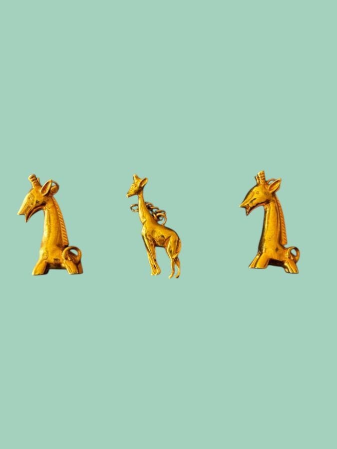 PAUL WIEGANT Set of 3 gold-plated giraffe pendants—unsigned
Height: 4.5 and 4 cm