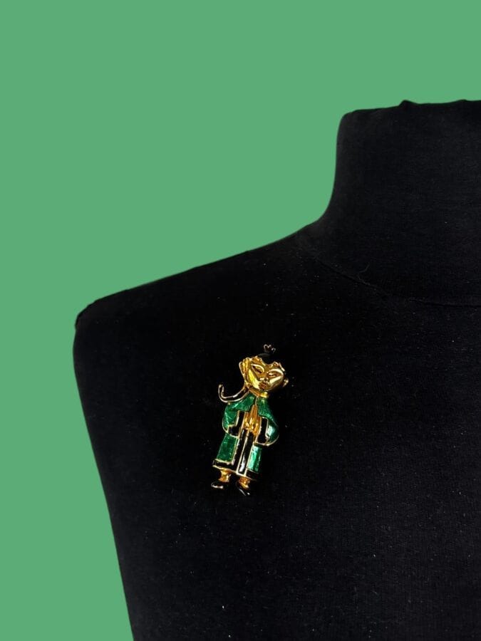 CARVEN Broche en métal doré et émail vert et noir  - signée 
Ht : 6 cm