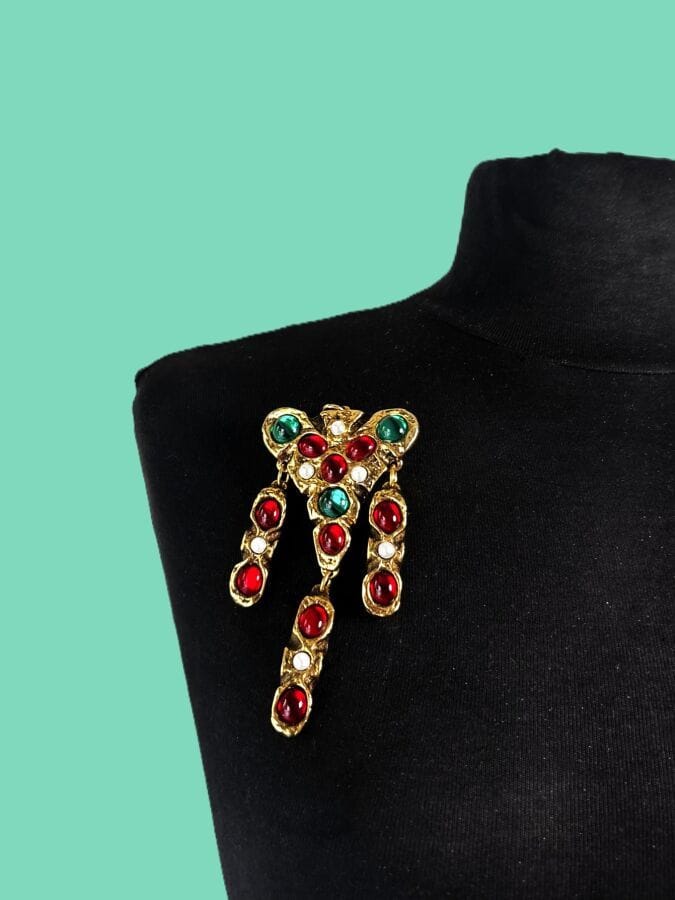 MARIA BARON Heart-shaped brooch with gold-plated resin pendants, red and green glass cabochons, and pearlescent beads—monogrammed
10.5 x 5.5 cm
