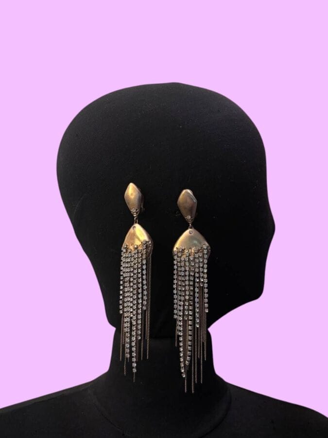 CHRISTIAN LACROIX Pair of dangling ear clips in patinated gold-tone metal with chain-link pendants and rows of rhinestones—signed
Height: 15 cm