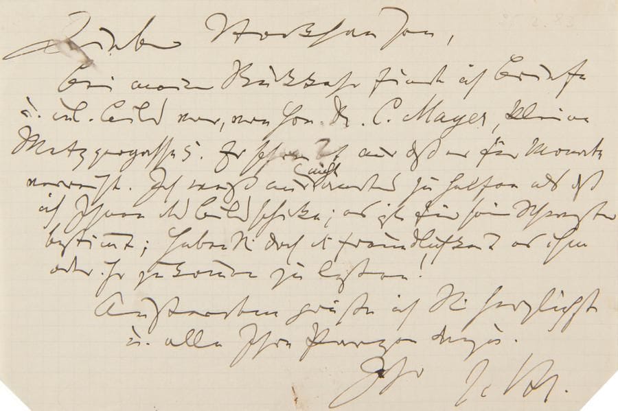 BRAHMS Johannes (1833-1897).
L.A.S. « J. Br. », [Wien 25 février 1883], à Franz STOCKHAUSEN, « Musikdirector » à Strasbourg en Alsace ; 1 page oblong in-12, enveloppe ; en allemand (portrait joint).

Il a trouvé, à son retour, des lettres et un portrait de la part du Dr C. Mayer, kleine Metzgergasse 5, qui écrit qu’il sera en voyage pour des mois. Brahms ne sait que faire sinon envoyer à Stockhausen ce portrait, destiné à la sœur de Mayer, en le priant de le faire parvenir à l’un ou à l’autre ! Il lui adresse son salut du fond du cœur, et à tous ses chenapans… « Lieber Stockhausen, bei meiner Rückkehr finde ich Briefe und inliegendes Bild vor, von Herrn Dr C. Mayer, kleine Metzgergasse 5. Er schreibt mir daß er für Monate verreist. Ich weiß mir nicht anders zu helfen als daß ich Ihnen das Bild schicke ; es ist für seine Schwester bestimmt ; haben Sie doch die Freundlichkeit es ihm oder ihr zukommen zu lassen ! Außerdem grüße ich Sie herzlichst und alle Ihre Panzen dazu »…
[Brahms s’était rendu en décembre à Strasbourg : lors d’une soirée musicale le 20 décembre 1882, il y avait accompagné au piano la cantatrice Amalie Joachim dans l’interprétation de deux de ses lieder. Il écrit cette lettre au retour d’une tournée en Allemagne pour faire connaître son deuxième concerto pour piano (janvier-février 1883). Admirateur alsacien de Brahms, le pianiste et chef d’orchestre Franz STOCKHAUSEN (1839-1926) fut directeur du Conservatoire de musique de Strasbourg, de 1871 à 1907, et anima la vie musicale strasbourgeoise, en jouant notamment beaucoup les œuvres de Brahms. Son frère Julius Stockhausen, interprète réputé de lieder, était un ami intime de Brahms.]
