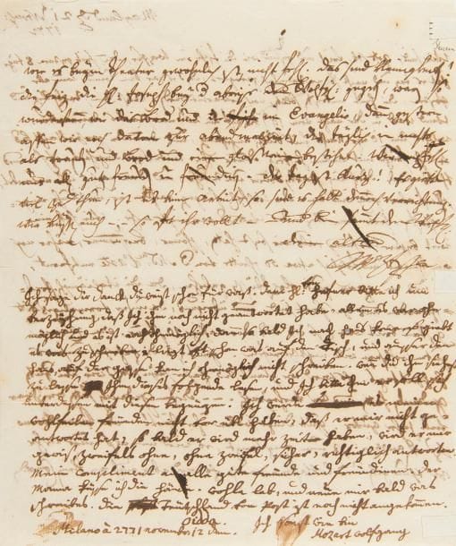 MOZART Leopold (1719-1787).
MOZART Wolfgang Amadeus (1756-1791).
L.A.S. par les deux, « Mayland » (Milan) 21 novembre 1772, à Anna Maria et Nannerl MOZART ; 2 pages in-4 (un feuillet recto-verso 22,3 x 18,6 cm ; petit trou par corrosion d’encre affectant une lettre) ; en allemand.

Extraordinaire lettre écrite, pendant leur voyage en Italie, par Leopold Mozart à sa femme restée à Salzburg, le jour de leur anniversaire de mariage, suivie d’une lettre de Wolfgang à sa sœur Nannerl.
[Lorsqu’ils arrivèrent à Milan le 24 octobre 1772, Leopold et Wolfgang en étaient à leur troisième voyage en Italie. Au moment de la rédaction de cette lettre, Wolfgang travaillait à son opéra Lucio Silla, qui fut créé le 26 décembre. Leopold parle du castrat Venanzio Rauzzini, qui devait chanter le rôle de Cecilio dans l’opéra ; Mozart préférait attendre l’arrivée du chanteur pour l’entendre avant de composer ensuite l’air qui lui serait destiné ; l’arrivée du chanteur va leur donner davantage de travail (Mozart écrira pour remercier Rauzzini le célèbre motet Exsultate, Jubilate). Auparavant, Leopold fait une référence touchante à son mariage, dont c’est le vingt-cinquième anniversaire. Il évoque son logement à Milan, donnant même les dimensions du lit, et le menu de leur dîner…]
Leopold. Ils sont arrivés en bonne santé, frais comme des poissons dans l’eau, surtout qu’il pleut nuit et jour depuis huit jours ; ils attendent leurs malles. En plus de la pluie et du vent, ils ont eu dans la nuit du 19 un violent orage, avec des éclairs et beaucoup de tonnerre ; il a même été réveillé à deux reprises par des coups de tonnerre mais s’est rendormi. Wolfgang n’a rien entendu. Leur appartement est plus beau et confortable que celui de l’année passée, plus proche du théâtre et de chez Mme d’Asti, qui leur a prêté de bons oreillers, et leur lit est plus large. Aujourd’hui, c’est leur anniversaire de mariage. Il y a 25 ans qu’ils ont eu la bonne idée de se marier ; l’idée  leur était