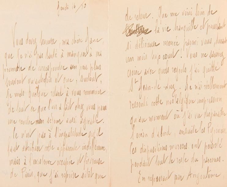 RAVEL Maurice (1875-1937).
L.A.S., 16 octobre [1902], à Mlle Jane GAUDIN à Saint-Jean-de-Luz ; 5 pages in-8, enveloppe.

Jolie lettre après un séjour à Saint-Jean-de-Luz.
Il a tardé à lui écrire pour la « remercier de tout ce que l’on a fait chez vous pour me rendre mon séjour aussi agréable. Ce n’est pas à l’ingratitude qu’il faut attribuer cette apparente indifférence, mais à l’existence occupée et fiévreuse de Paris, que j’ai reprise sitôt que de retour. Que me voici loin de la vie tranquille et pourtant si délicieuse menée parmi vous, durant un mois trop court ! Vous ne sauriez croire avec quels regrets j’ai quitté St Jean-de-Luz. Je n’ai réellement ressenti cette nostalgique impression qu’au moment où j’ai vu disparaître l’océan d’abord, ensuite les Pyrénées. Ces dispositions moroses ont persisté pendant tout le reste du parcours. En repassant par Angoulême, la campagne, pourtant fort belle, m’a parue sèche et sans poésie ; et, pour la première fois de ma vie, je serais rentré à Paris sans aucun plaisir si je n’y avais retrouvé ma famille. À présent, j’ai repris le cours de ma vie habituelle, mais n’empêche, je penserai souvent, je crois, à cet admirable pays, et à la façon dont j’y ai été accueilli »…
[Le compositeur entretint une correspondance suivie avec Jane Gaudin (1880-1979) et sa sœur Marie Gaudin (1879-1976). Il composa le Rigaudon de son Tombeau de Couperin à la mémoire de leurs frères Pierre et Pascal morts à la guerre.]