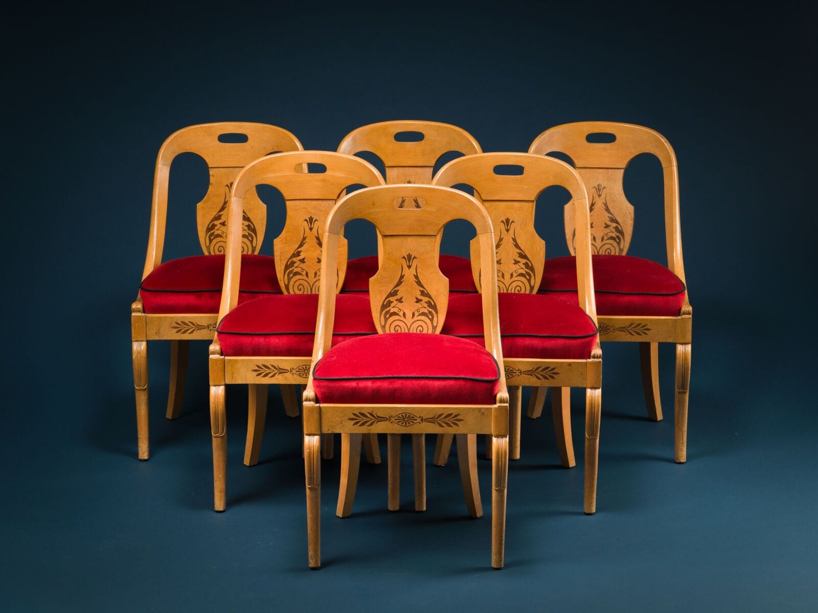 A set of six gondola chairs made of lemonwood, decorated with dark wood, foliage scrolls, and palmettes, with console legs.
Charles X style
H.: 83 cm; W.: 47 cm; D.: 43 cm.