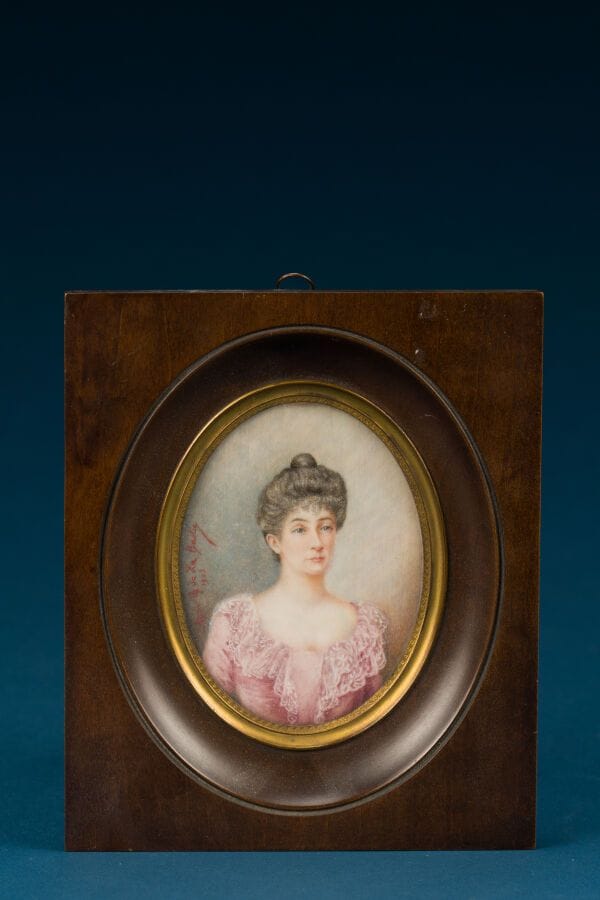 20th-Century French School
"Portrait of a Woman in a Pink Dress"
Oval miniature, signed "de la Bastie" on the left and dated 1903
Inscribed on the back: "Marie Nicole Jullien de Saumery"
10 x 7.5 cm.