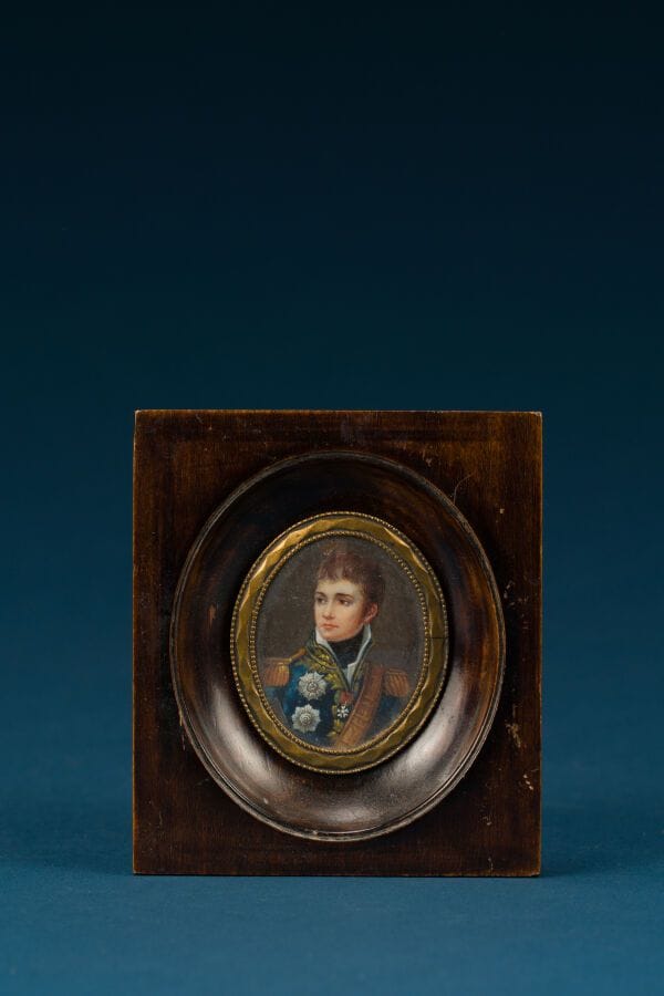 20th-Century French School
"Portrait of an Officer with Decorations"
Oval miniature 
 4.5 x 3.5 cm.