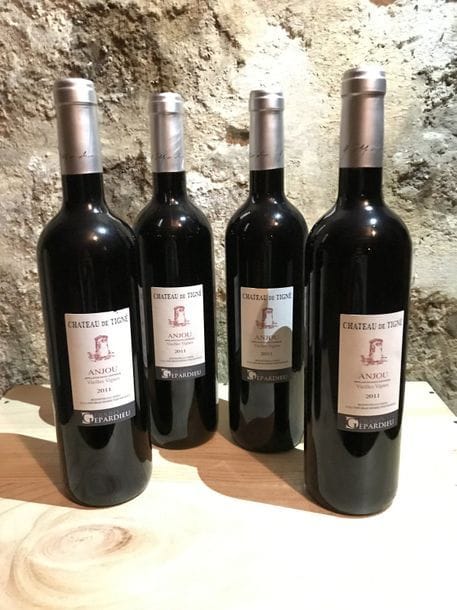 12 B. Anjou, Vieille Vigne Château de Tigné, Gérard Depardieu 2011