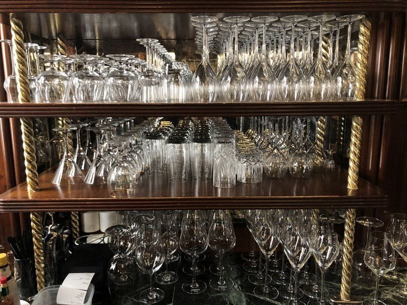 Lot d'environ 500 verres : verres à vin, eau, champagne et porto. La plupart Schott Zwiezel.