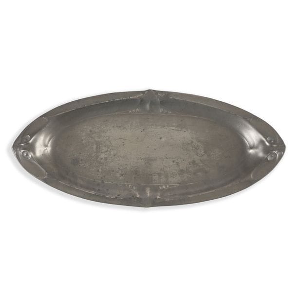 KAYZERZINN & DIVERS 
4 grand plats. Épreuves en étain. État d'usage, piqûres et oxydations. Chaque pièce marquée du cachet KAYSERZINN sous la base. L. 47 cm & 53 cm & 53 cm & 61 cm