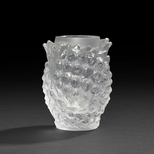LALIQUE FRANCE 
Poisson boule 
Vase ovoïde. Épreuve en verre moulé-pressé. Signé LALIQUE au revers. H. 14 cm