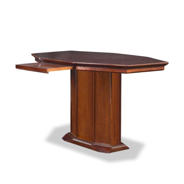 MAISON DOMINIQUE - ANDRÉ DOMIN (1883-1962) & MARCEL GENEVRIÈRE (1885-1967) - GROUPE DES 5 
Rare et élégante table de salon en acajou et placage d'acajou. Le dessus en losange tronqué est souligné d'une ceinture en retrait et reçoit une tirette latérale. Le fût central, reprenant le profil du plateau, est souligné de joncs en ressaut sur ses arêtes. La base rectangulaire est achevée, à chacun de ses angles, par un large chanfrein. Vers 1930. Restaurations d'usage. Estampillée au fer à chaud du cachet circulaire DOMINIQUE Paris sous le plateau. 58 x 100 x 63 cm 
 
Provenance : 
Collection particulière, Neuilly-sur-Seine. 
 
Bibliographie : 
Art et Industrie - Avril 1929. Variante rectangulaire reproduite page 92.