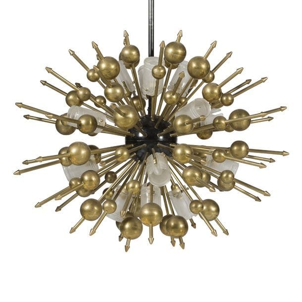 TRAVAIL ITALIEN  
Spoutnik 
Spectaculaire lustre à 16 lumières. La sphère centrale en métal laqué noir accueille une myriade de faisceaux en laiton terminés en flèche et ornés de boules également en laiton. Les bras de lumière reçoivent chacun un cylindre tronqué en verre opaque modelé à chaud. H. 145 cm - D. 102 cm