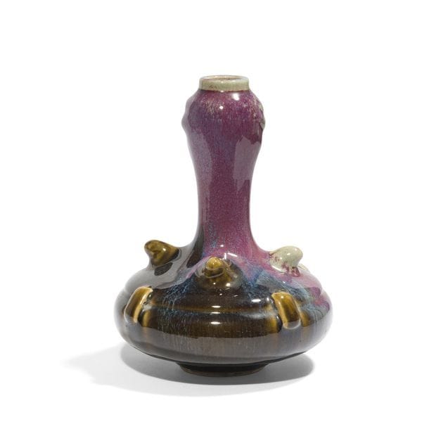 ALPHONE LAMARRE & MANUFACTURE PILLIVUYT (ATTRIBUÉ À) 
Vase pansu à haut col traité dans le goût naturaliste et présentant des protubérances éparses. Épreuve en céramique émaillée polychrome. Marqué d'un cachet au revers. H. 26 cm