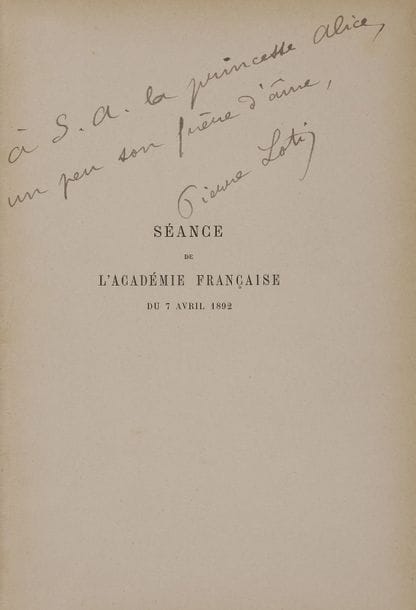 LOTI Pierre (1850-1923) [AF 1891, 13e f].
Séance de l’Académie française du 7 avril 1892. Discours de réception de Pierre Loti (Paris, Calmann Lévy, 1892) ; in-8, rel. demi-veau fauve de l’époque.

Édition originale, avec envoi autographe signé à Alice de MONACO : « à S.A. la princesse Alice, un peu son frère d’âme, Pierre Loti ».
On joint 2 L.A.S. à Robert de FLERS, un billet a.s., et 4 billets d’entrée pour sa réception.