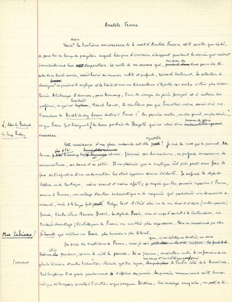 MAUROIS André (1885-1967) [AF 1938, 26e f].
MANUSCRIT autographe signé « André Maurois », Anatole France, [1954] ; 2 pages et demie in-4 remplies de sa petite écriture, avec ratures et corrections.

Bel éloge d’Anatole France pour le trentième anniversaire de sa mort (1954).
Maurois se réjouit de voir l’œuvre d’Anatole FRANCE quitter enfin le purgatoire où elle était confinée. Il explique que dès l’adolescence, il a aimé « son humanisme, sa profonde connaissance des anciens auteurs, son ironie et sa pitié », et s’il préférait le style de BARRÈS, « l’intelligence de France me semblait plus rigoureuse ». Son scepticisme et son humour masquaient un cœur passionné et un militantisme efficace. Maurois évoque ensuite les deux livres les plus importants de l’écrivain, L’Île des Pingouins et Les Dieux ont soif qu’il considère comme un chef-d’œuvre, et invite à relire Anatole France... On joint le tapuscrit corrigé.