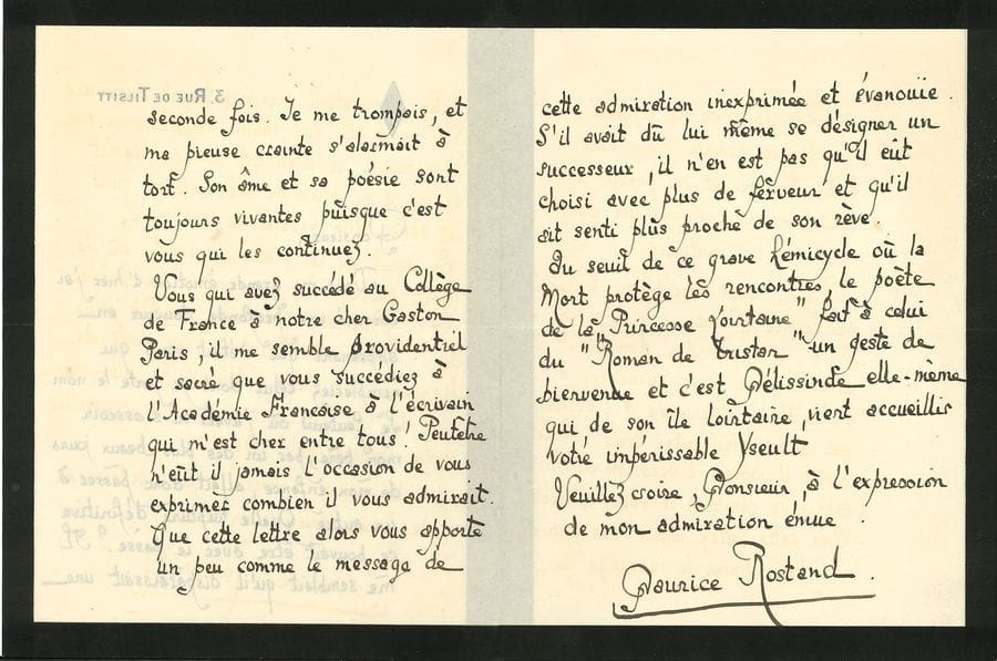 ROSTAND Maurice (1891-1968) poète.
3 L.A.S. « Maurice Rostand », 1920, à Joseph BÉDIER ; 11 pages in8 à son chiffre (deuil).

Belles lettres relatives à l’élection de Bédier à l’Académie Française en remplacement d’Edmond Rostand.
Il a appris cette nouvelle avec une profonde douceur : « Le fauteuil où j’avais vu s’asseoir mon père, par un des plus beaux jours de mon enfance, allait donc passer à un autre. Quelle rupture définitive ce pouvait être avec le passé ? [...] Son âme et sa poésie sont toujours vivantes puisque c’est vous qui les continuez. Vous qui avez succédé au Collège de France à notre cher Gaston PARIS, il me semble providentiel et sacré que vous succédiez à l’Académie Française à l’écrivain qui m’est cher entre tous ! [...] Au seuil de ce grave hémicycle où la Mort protège les rencontres, le poète de la Princesse Lointaine fait à celui du Roman de Tristan un geste de bienvenue et c’est Mélissinde elle-même qui, de son île lointaine, vient accueillir votre impérissable Yseult »... 16 octobre 1920, il est à Cambo-les-Bains où il a travaillé à un roman et à une pièce que Sarah BERNHARDT doit créer cet hiver. Il évoque « celui dont vous allez bientôt marquer la place dans cette mystérieuse postérité où s’éprouvent les vrais génies », et lui propose de venir à Cambo, « ce farouche et triste pays [...] où mon père conduisit Gaston Paris [...] cet Arnaga qui est aussi un des poèmes de mon père »... Il lui a fait envoyer une copie de La Princesse Lointaine et de La Dernière Nuit de Don Juan... « J’ai exprimé à Madame Sarah BERNHARDT le désir que j’avais d’une rencontre entre elle et vous. Il me semble que vous aimerez l’entendre parler de mon père [...] elle a connu, mieux que beaucoup, la grandeur frémissante de cet être, et [...] elle a comme frôlé, sur la scène, les ailes de son génie dramatique »...
On joint 2 L.A.S. de Jean ROSTAND, remerciant Robert de Flers de son article sur La Dernière Nuit de Don Juan, et demandant la Théorie mathémat