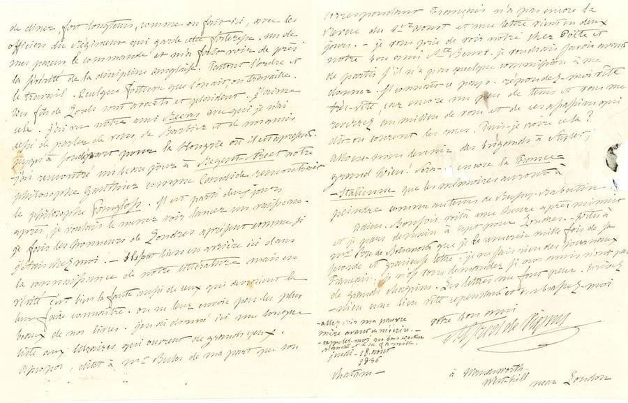 VIGNY Alfred de (1797-1863) [1845, 32e f].
L.A.S. « Alfred de Vigny », [Chatham, 18 août 1836], à Antoni DESCHAMPS, chez le Dr Blanche à Montmartre ; 3 pages in-4, adresse (petites déchirures par bris de cachet réparées ; portrait joint).

Belle lettre à son ami lors de son séjour en Angleterre.
Il ne l’oublie pas, et se rappelle combien Antoni avait souffert en Angleterre : « Vous étiez alors bien abattu et je crois que la traversée et la saison vous avaient fait voir tout sous une couleur plus sinistre qu’il n’eût fallu pour être juste. Pour moi, c’est le contraire. La saison est chaude et belle ; tout est gazon et roses. Les routes de ce grand jardin de l’Angleterre sont couvertes de ces voitures que vous savez où l’on fait de la musique en déployant de grandes bannières. John Bull est en gaieté. Il travaille et il chante. Je connais à fond à présent ses sentiments, ses idées et sa vie. Je fais mes provisions de remarques. Je vais du haut en bas de l’échelle ».
Il est venu à Chatham « visiter les vaisseaux de ligne qui sont dans la Tamise et sur les chantiers », et « voir de près la sévérité de la discipline anglaise. Partout l’ordre et le travail. Quelque fortune que l’on ait, on travaille. Des fils de Lords sont avocats et plaident. J’aime cela »…
Les Anglais sont bien en arrière « dans la connaissance de notre littérature ; mais en vérité c’est bien la faute aussi de ceux qui devraient la leur faire connaître. On ne leur envoie pas les plus beaux de nos livres. […] Je vous prie de voir notre cher Poëte et notre bon ami S[AIN]TE-BEUVE ». Il va bientôt revenir : « vous me reverrez au milieu de vous et de ces assassins qui, dit-on, courent les rues. Puis-je croire cela ? Allons-nous devenir des brigands à stylet, grand Dieu ! Sera-ce encore la France italienne que les mémoires auront à peindre comme au temps de Bussy-Rabutin ? »…
Correspondance, t. 3, p. 140 (n° 36-84).