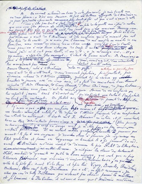 GAXOTTE Pierre (1895-1982) [AF 1953, 36e f].
DEUX MANUSCRITS autographes, [Réponse à Julien Green, 1972] ; 14 pages in-4 en feuilles ; et 15 pages petit in-4 montées sur vélin fort avec le texte imprimé en regard en un volume à dos de box gris.

Manuscrits de travail de son discours pour la réception de Julien Green à l’Académie française.
Julien GREEN (1900-1998), élu le 3 juin 1971 au fauteuil de François Mauriac, a été reçu sous la Coupole par Pierre Gaxotte le 16 novembre 1972.
Deux états de ce discours : un premier jet, au stylo bille bleu, surchargé de ratures et corrections (certaines au stylo rouge), avec 3 feuillets plus petits de notes préparatoires ; une mise au net à l’encre noire comportant encore de nombreuses ratures et corrections.
Pierre Gaxotte rend d’abord un hommage malicieux à François MAURIAC, puis il retrace, en grand historien, la vie de Julien GREEN, partagée entre Amérique et France, et analyse avec finesse son œuvre de romancier, de dramaturge et de diariste, avant de conclure : « L’Académie ne vous a pas avancé – cela arrive – un fauteuil de persévérance. Elle vous a élu au premier tour et presque d’une seule voix. Elle en est heureuse ; vous êtes une province conquise sur l’anglais – et nous avons donné pour successeur à François Mauriac l’écrivain le plus proche de lui à bien des égards, par la foi comme par les êtres que vous avez imaginés et qui sont comme les siens mêlés de ciel et d’enfer ». Et il loue l’art avec lequel Green, dans son discours, a rendu hommage à Mauriac.