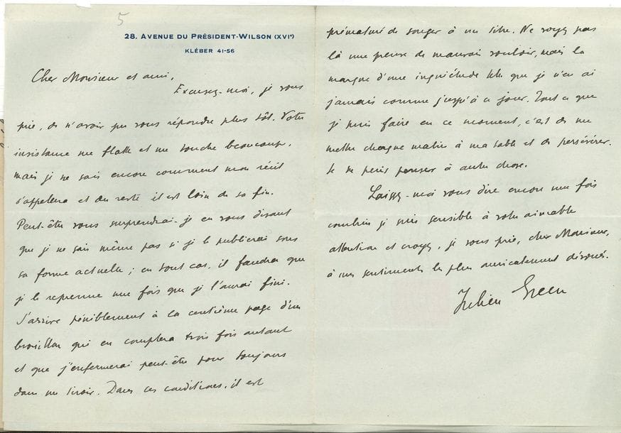 GREEN Julien (1900-1998) [AF 1971, 22e f] ; il fut le premier académicien étranger.
15 L.A.S. « Julien Green », 1932-1936, à Louis GILLET ; environ 24 pages in-8 ou in-4 (une carte postale), enveloppes, montées sur onglets et reliées en un vol. in-4 bradel demi-percaline rouge.

Belle correspondance sur son travail de romancier.
[12.XI.1931]. Green s’excuse de ne pouvoir donner à René DOUMIC, directeur de la Revue des deux mondes (et beau père de Gillet), son prochain roman : « le roman que j’achève en ce moment me paraît loin de convenir au public de la Revue des Deux Mondes »…. 22 septembre 1932 : « je serais heureux de vous montrer le résultat de mon travail, mais ce travail est long et très difficile et la fin n’est pas en vue. Chaque jour représente pour moi une véritable lutte qui, hélas, ne se termine pas souvent par une victoire. J’en arrive quelquefois à redouter la lecture d’une page achevée la veille, tant je crains d’avoir à la biffer. Cependant, je ne vous écris pas pour me plaindre d’un métier que j’aime de plus en plus »... [7.XI.1932] : « je ne sais encore comment mon récit s’appellera [Le Visionnaire] et du reste il est loin de sa fin. […] je ne sais même pas si je le publierai sous sa forme actuelle […] J’arrive péniblement à la centième page d’un brouillon qui en comptera trois fois autant »…
1933. [26.V], il revient de Tunisie ; son roman en cours « est terrible, il est mouvementé »… 6 septembre : son roman est fini ; il n’a plus qu’à le faire copier ; il a passé un mois en Hollande « à lire, à écrire et à regarder des tableaux »… [29.IX], il a voulu recopier lui-même la fin de son roman : « je ne me suis pas fait faute de corriger mon texte. […] Je suis attelé à un nouveau livre (commencé depuis quatre ou cinq mois) »… 17 octobre : il se doutait que son livre ne conviendrait pas à Doumic ; il réclame son manuscrit que Pierre Brisson accepte de publier dans Les Annales : « Je donnerai un autre roman à M. Doumic, mais, au nom du Cie