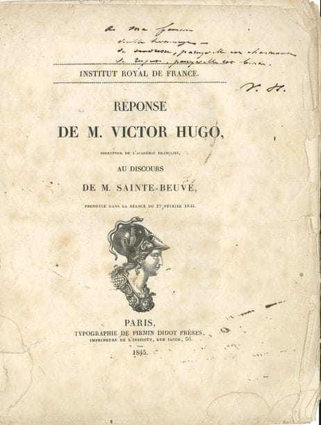 HUGO Victor (1802-1885) [AF 1841, 14e f].
Réponse de M Victor Hugo, Directeur de l’Académie Française, au discours de M Sainte-Beuve, prononcé dans la séance du 27 février 1845 (Paris, Typographie de Firmin Didot frères, 1841) ; in-4 de [1]-16 p. en brochure cousue (manque le dernier feuillet blanc ; défauts : premiers et derniers feuillets effrangés, quelques petites déchirures, fentes et mouillures).

Édition originale. Précieux exemplaire de sa femme Adèle, que Sainte-Beuve avait su séduire.
Envoi autographe signé sur le titre :
« À ma femme
double hommage —
de tendresse, parce qu’elle est charmante,
de respect, parce qu’elle est bonne.
V. H. »