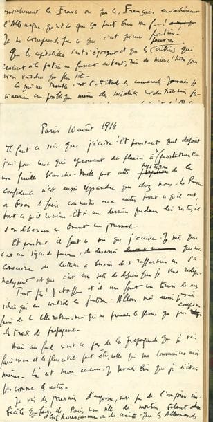 KESSEL Joseph (1898-1979) [AF 1962, 27e f].
MANUSCRIT autographe, Mémoires d’un Commissaire du Peuple, [1926] ; 12 pages in-8 plus page de titre et 8 pages in-4 (manquent les p. 8 et 14 à 21), montées sur onglets, rel. demi-maroquin vert sombre, dos lisse avec titre doré en long (dos passé, charnières frottées).

Manuscrit original de cette nouvelle, publiée en 1926 chez Édouard Champion, en fac-similé du manuscrit. C’est le journal intime de Fedia, exilé russe à Paris, en 1914-1915.
Le narrateur, qui fréquente les milieux révolutionnaires, commente avec vivacité la guerre entre pays capitalistes, ses inquiétudes pour les camarades qui « vont se faire mitrailler pour défendre les intérêts de Krupp, du Creusot, de Poutiloff », sa joie de recevoir la circulaire de LÉNINE, défendant de s’engager... Il exprime la crainte de voir la guerre se terminer prématurément, le vœu que les Cosaques périssent en Prusse, le désarroi commun à beaucoup d’exilés, dont « TROTZKI lui-même »... Une lettre insipide de son père provoque des souvenirs d’une enfance sordide au bord de l’Oural ; il fut sauvé par un déporté qui fit son éducation intellectuelle et politique... Il parle des instructions secrètes de Lénine, de ses propres efforts pour instruire les ouvriers français, d’actes de sabotage, de rumeurs d’espionnage, de nouvelles qui parviennent du front et de l’étranger... Enfin, le projet de monter un spectacle russe provoque le drame dans le cercle d’exilés : une trahison, une arrestation, des soupçons, une terrible certitude, une exécution sommaire...
On a relié en tête du volume 2 L.A.S. de l’auteur à Édouard CHAMPION, [janvier 1926] (1 p. in-8 chaque, enveloppe ou adresse), et une L.S. de Gaston GALLIMARD à Champion, relatives au livre (1 p. in-4, en-tête).
