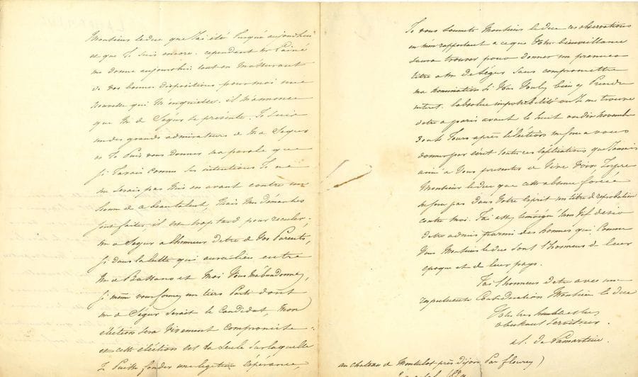 LAMARTINE Alphonse de (1790-1869) [AF 1829, 7e f].
L.A.S. « Al. de Lamartine », château de Montculot 20 octobre 1829, à un duc ; 3 pages in-4 (petites fentes aux plis).

Intéressante lettre sur sa candidature à l’Académie.
[Lamartine se présente au fauteuil de Pierre Daru, face à trois concurrents : Philippe de Ségur, Azaïs et David. Lamartine l’emportera le 5 novembre 1829 par 19 voix sur 33 votants.]
Se souvenant de l’accueil si flatteur du duc et de sa bienveillance à son égard lorsqu’il s’était présenté en 1825, il se permet d’espérer à nouveau le soutien du duc. Mais il vient d’apprendre que M. de Ségur se présente : étant lui-même un grand admirateur de ce dernier, « si j’avais connu ses intentions je ne me serais pas mis en avant contre un homme de si beau talent, mais mes démarches sont faites, il est trop tard pour reculer ; M. de Ségur a l’honneur d’être de vos parents, si dans la lutte qui aura lieu entre M. de Bassano et moi vous m’abandonnez, si même vous formez un tiers parti dont M. de Ségur serait le candidat, mon élection sera vivement compromise ; et cette élection est la seule sur laquelle je puisse fonder une légitime espérance »… Lamartine espère que son correspondant pourra favoriser M. de Ségur sans toutefois compromettre sa nomination. Il espère que son absence forcée de Paris ne jouera pas contre lui : « J’ai assez témoigné mon vif désir d’être admis parmi des hommes qui comme vous Monsieur le Duc sont l’honneur de leur époque et de leur pays »…