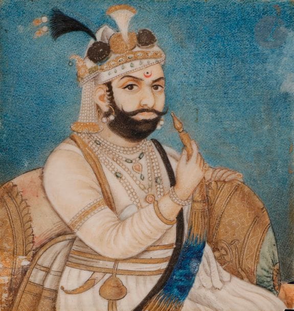 Un raja et une jeune femme fumant le narghilé, Inde, période raj, fin XIXe siècle 
Deux peintures sur os. L’une présentant un raja assis contre un coussin et tenant l’embout d’un narghilé, l’autre une jeune femme, assise sur un tapis devant une fenêtre, accompagnée d’un enfant tenant aussi un narghilé. 
7,5 x 7cm et 11,5 x 13 cm 

A raja and a lady smoking a hookah, India, period of British Raj, late 19th century
